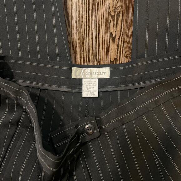 Black and white pinstripe pants - Picture 3 of 4